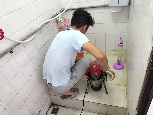 新津肥皂掉到马桶里把马桶堵住了怎么办？马桶堵住了怎么办